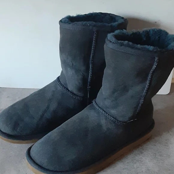 UGG  boots  size  8 women - Picture 2 of 5